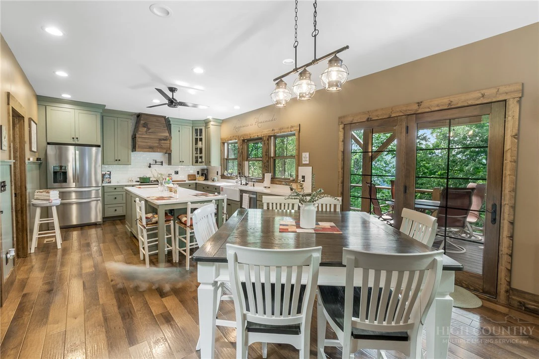 Image number 7 for the current listing