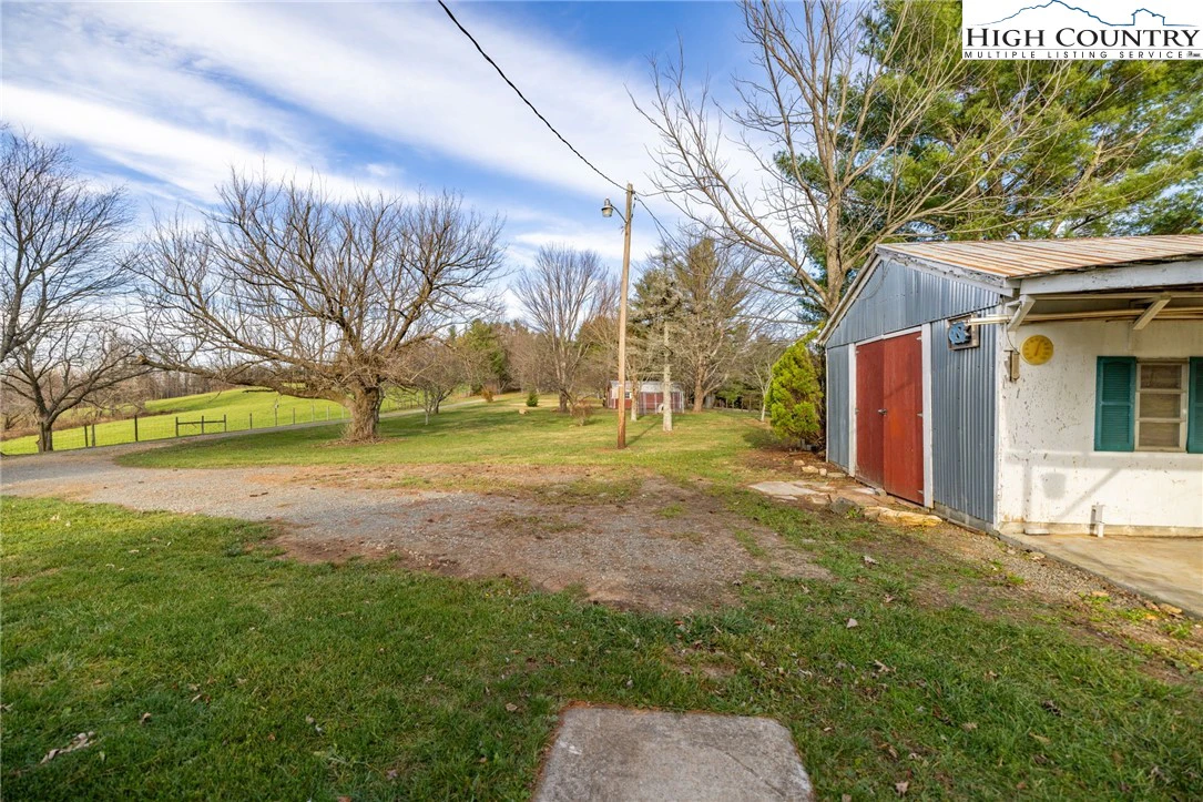 Image number 18 for the current listing