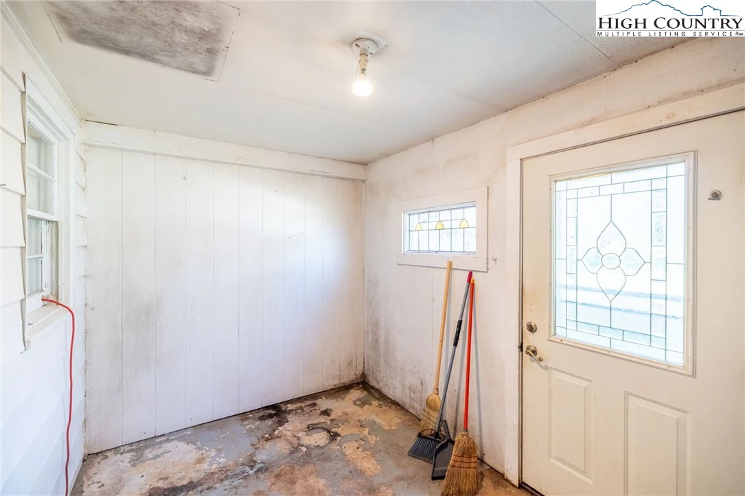 Image number 12 for the current listing