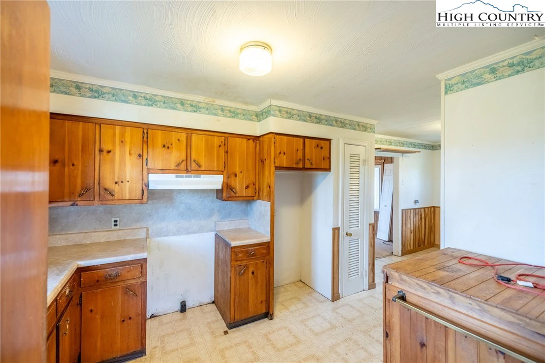 Image number 7 for the current listing