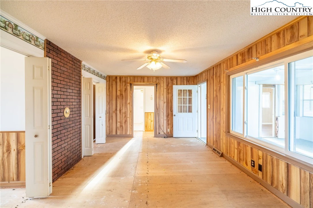 Image number 10 for the current listing
