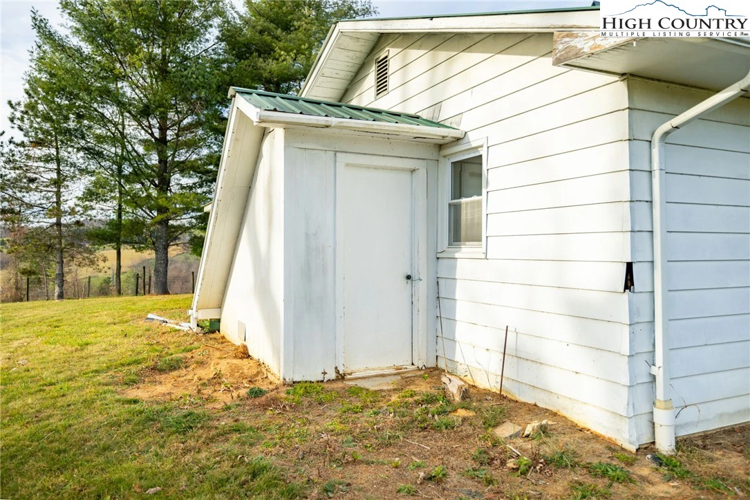 Image number 1 for the current listing