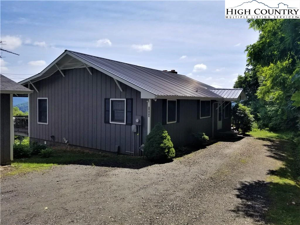 Image number 1 for the current listing