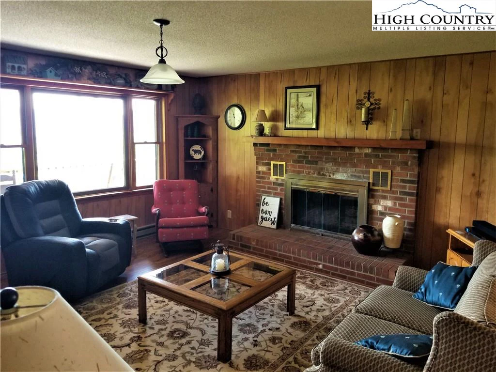Image number 21 for the current listing