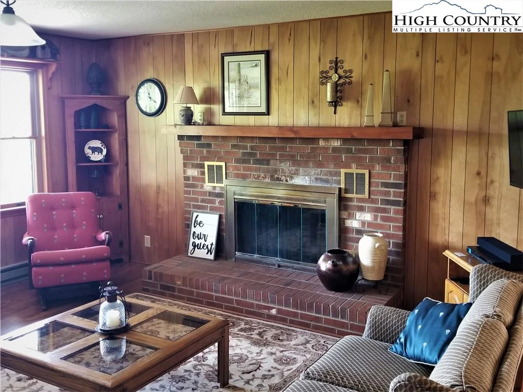 Image number 20 for the current listing
