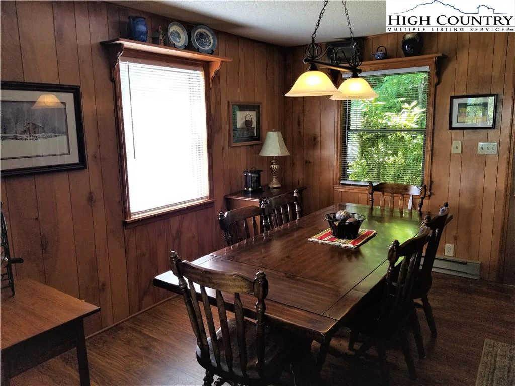 Image number 19 for the current listing