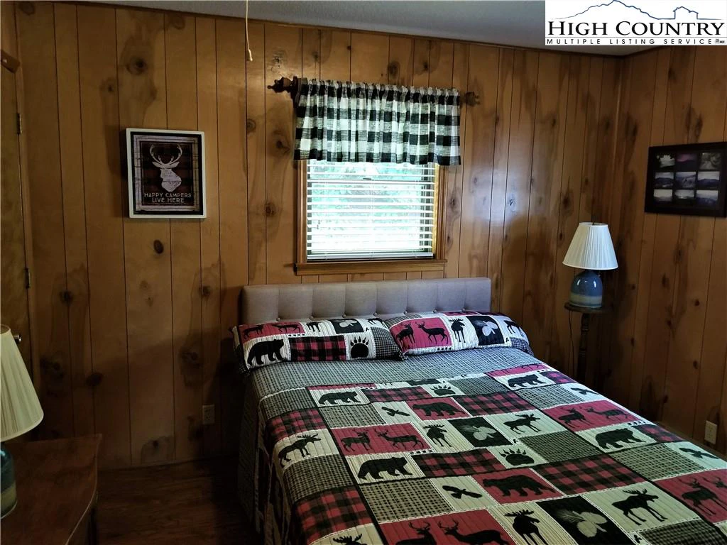 Image number 12 for the current listing