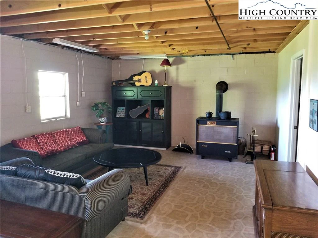 Image number 11 for the current listing
