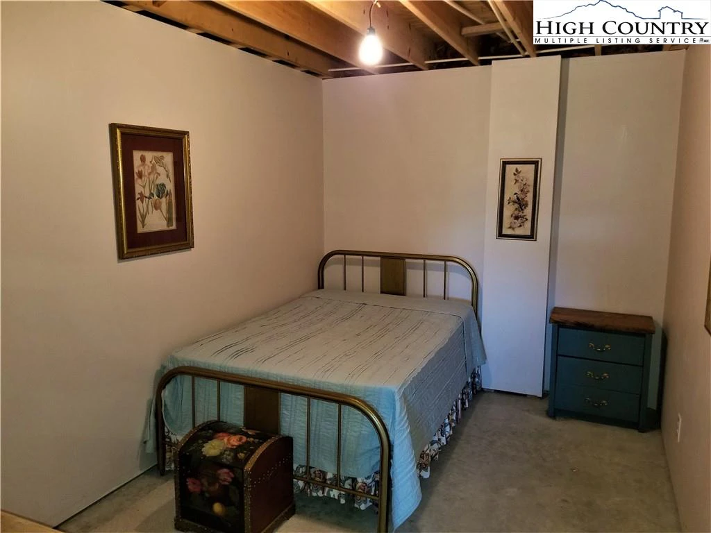 Image number 8 for the current listing