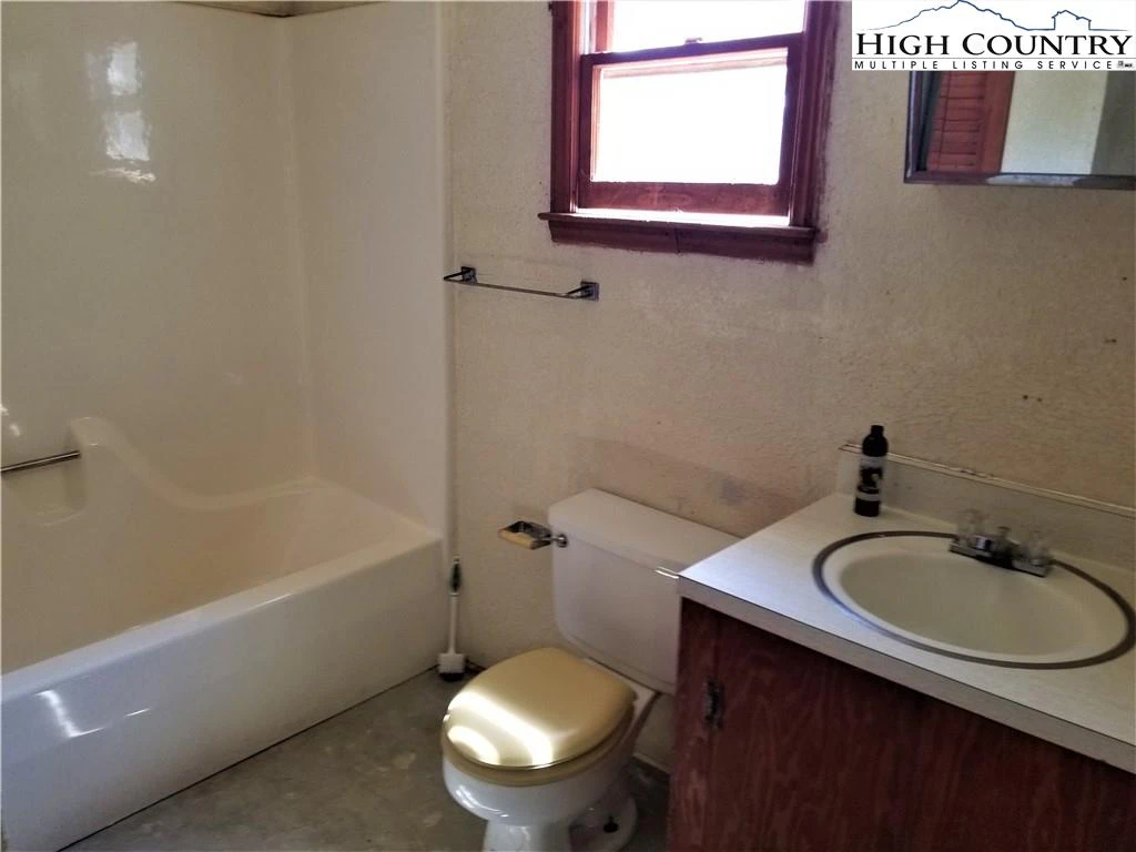 Image number 3 for the current listing