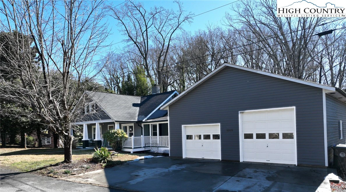 Image number 15 for the current listing