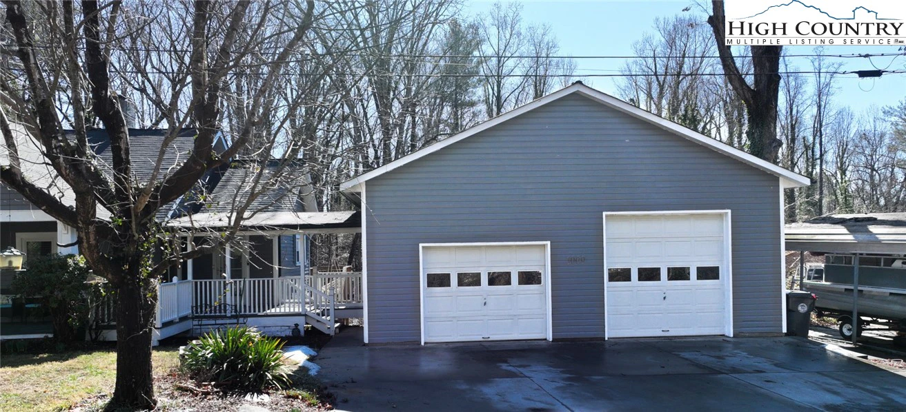 Image number 17 for the current listing