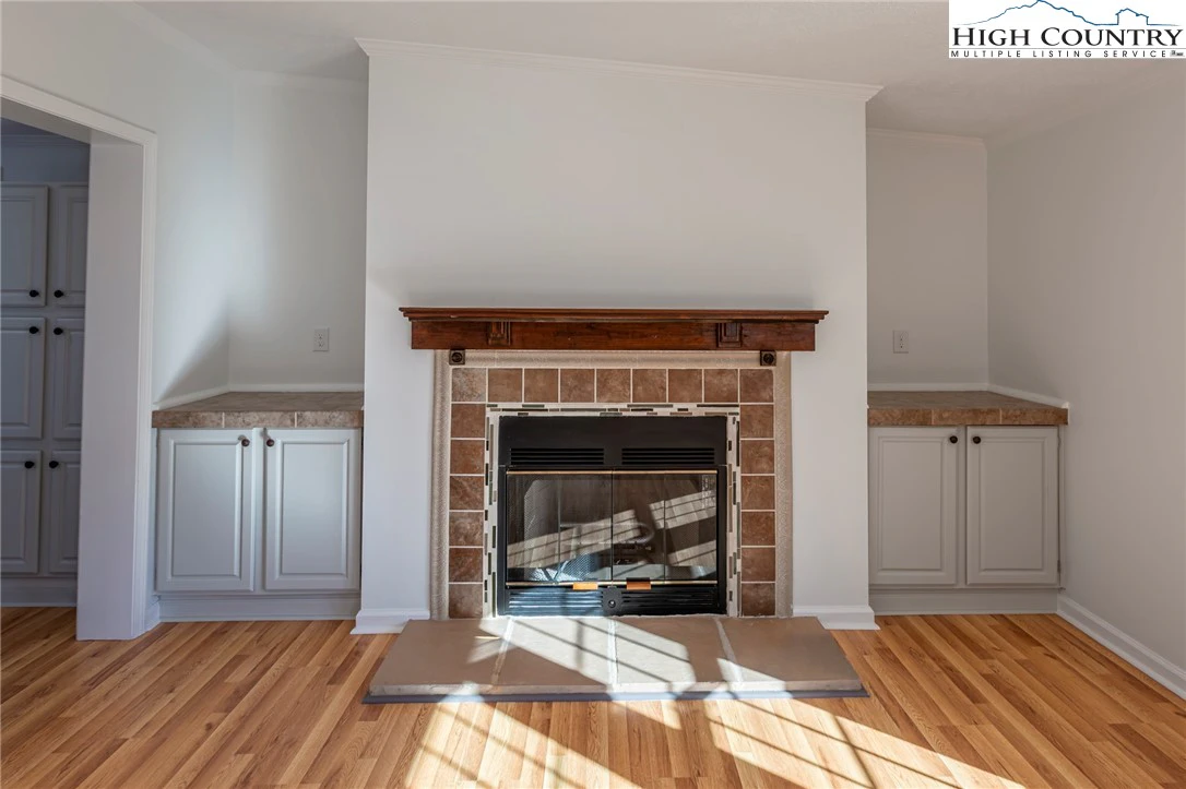 Image number 12 for the current listing