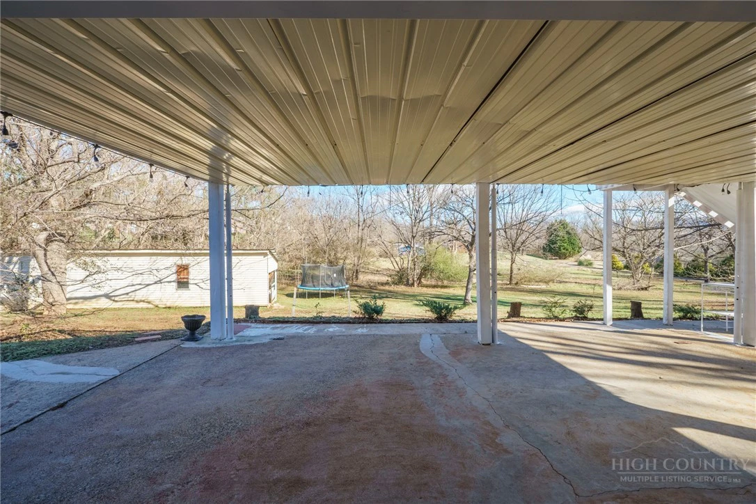 Image number 23 for the current listing