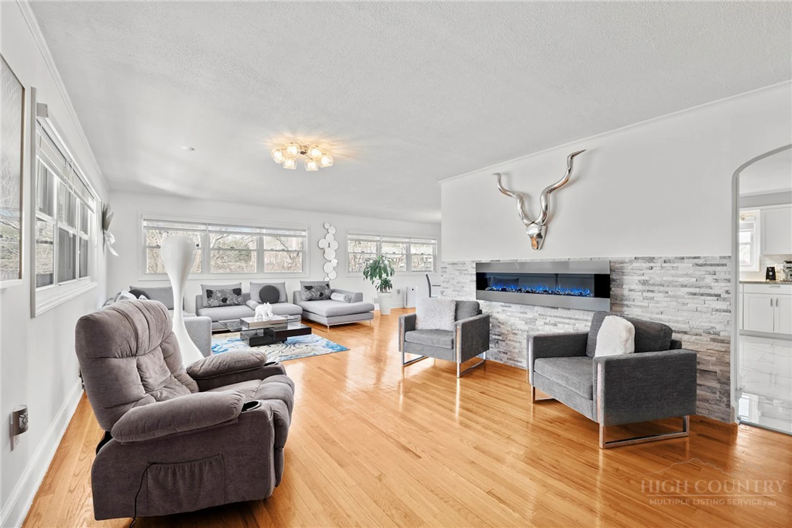 Image number 10 for the current listing