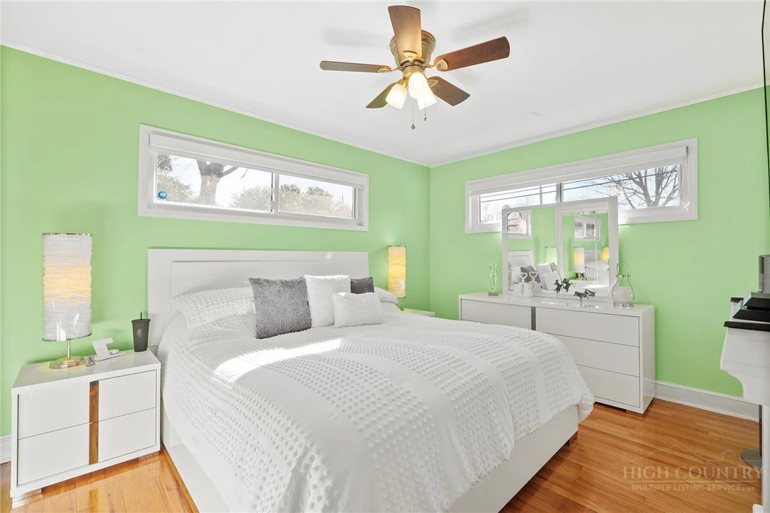 Image number 7 for the current listing