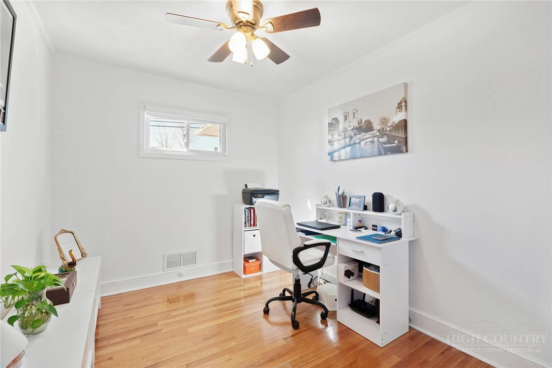 Image number 5 for the current listing