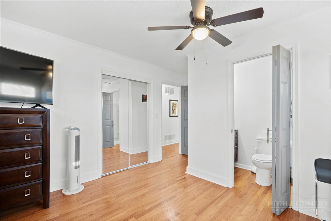 Image number 9 for the current listing