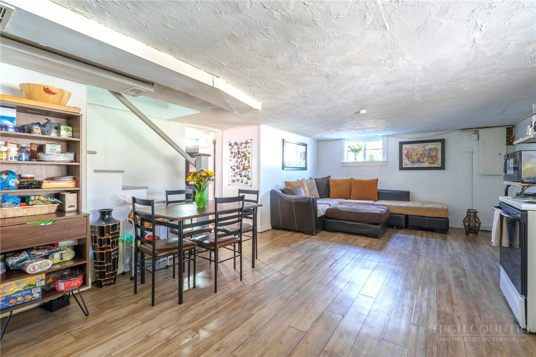 Image number 12 for the current listing