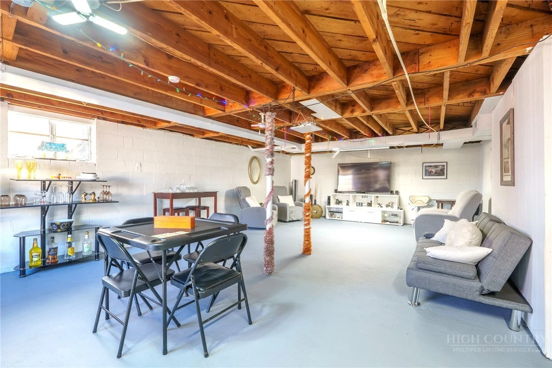 Image number 13 for the current listing