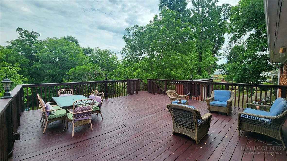 Image number 16 for the current listing