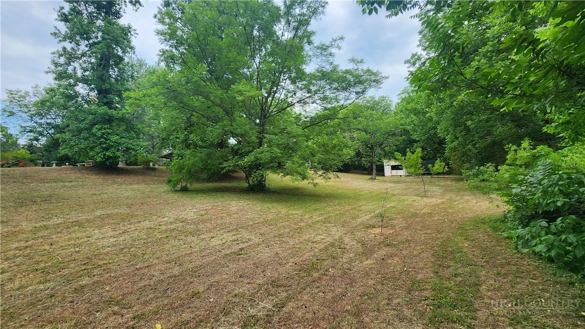 Image number 17 for the current listing