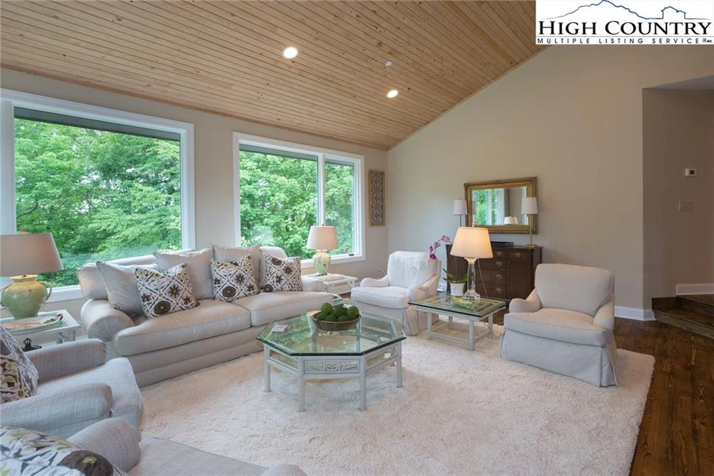 Image number 6 for the current listing