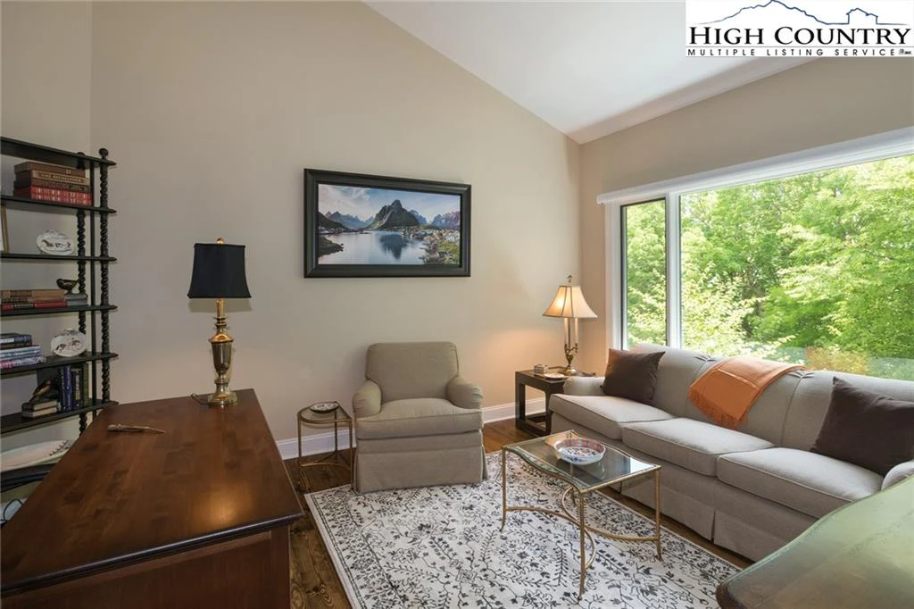 Image number 7 for the current listing