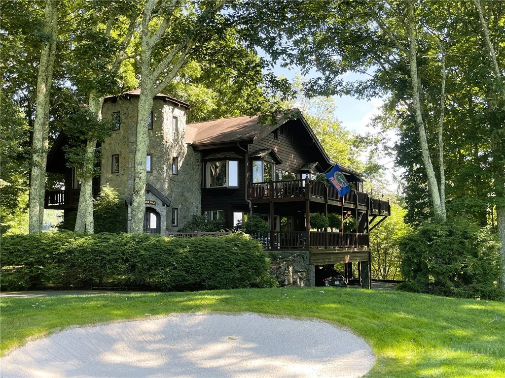 Image number 1 for the current listing