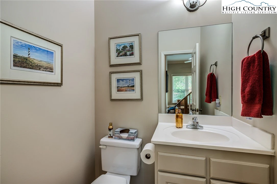 Image number 2 for the current listing