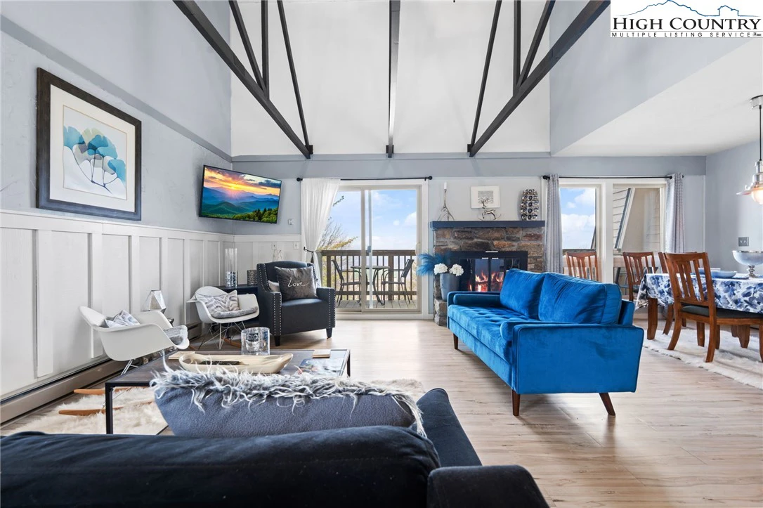 Image number 1 for the current listing