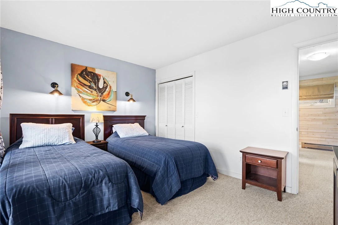 Image number 7 for the current listing