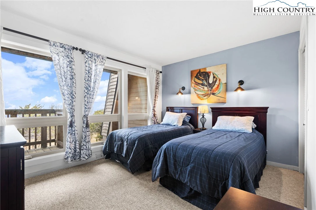 Image number 8 for the current listing