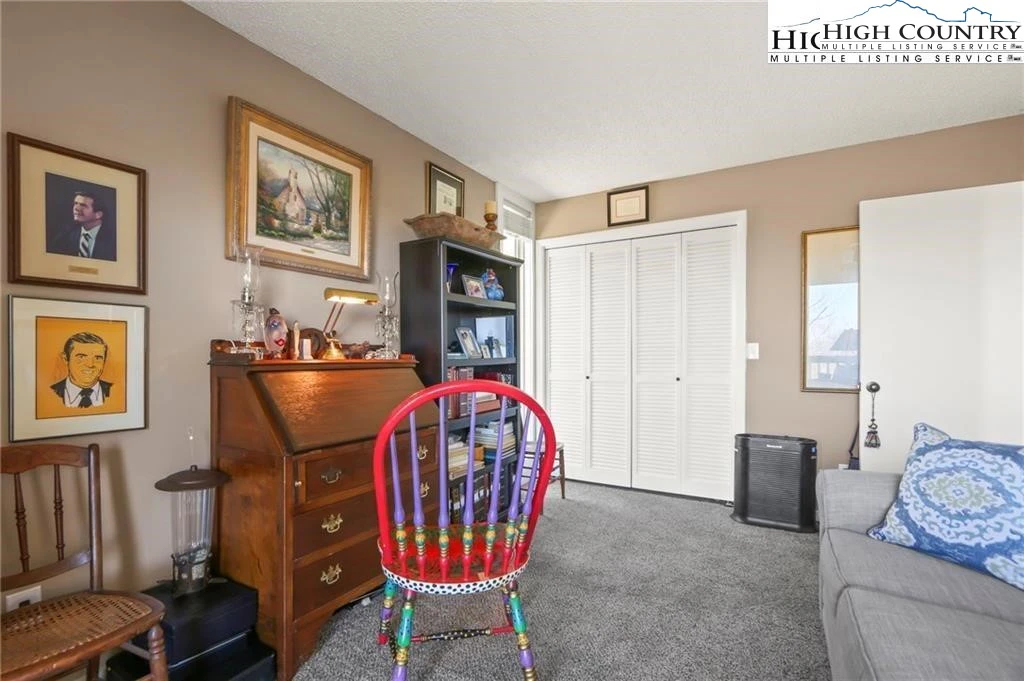 Image number 2 for the current listing