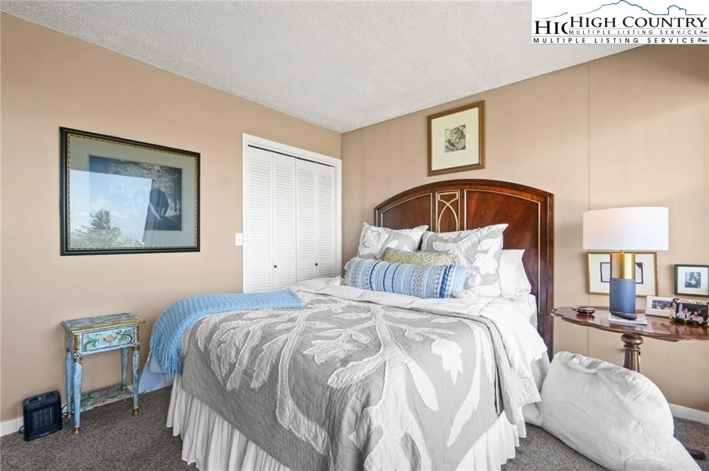 Image number 11 for the current listing