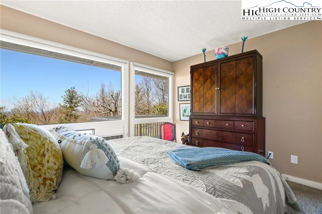 Image number 10 for the current listing