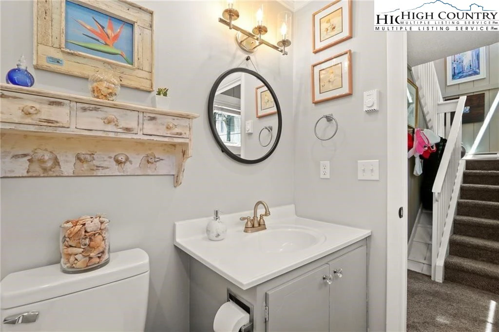 Image number 7 for the current listing