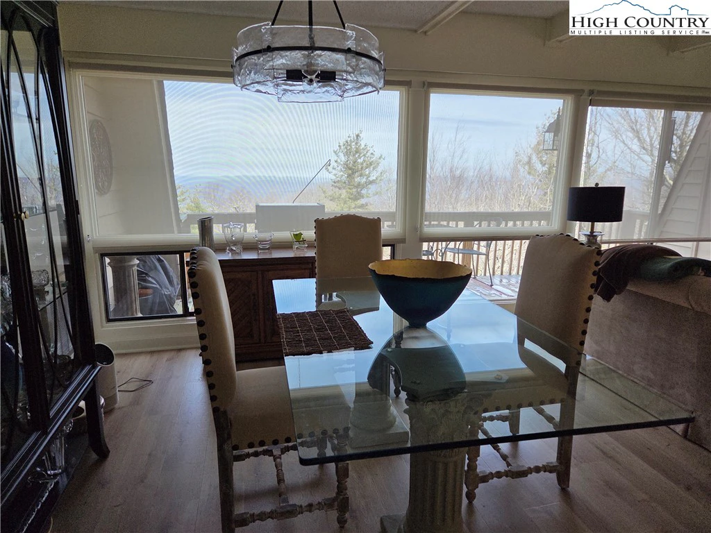 Image number 18 for the current listing