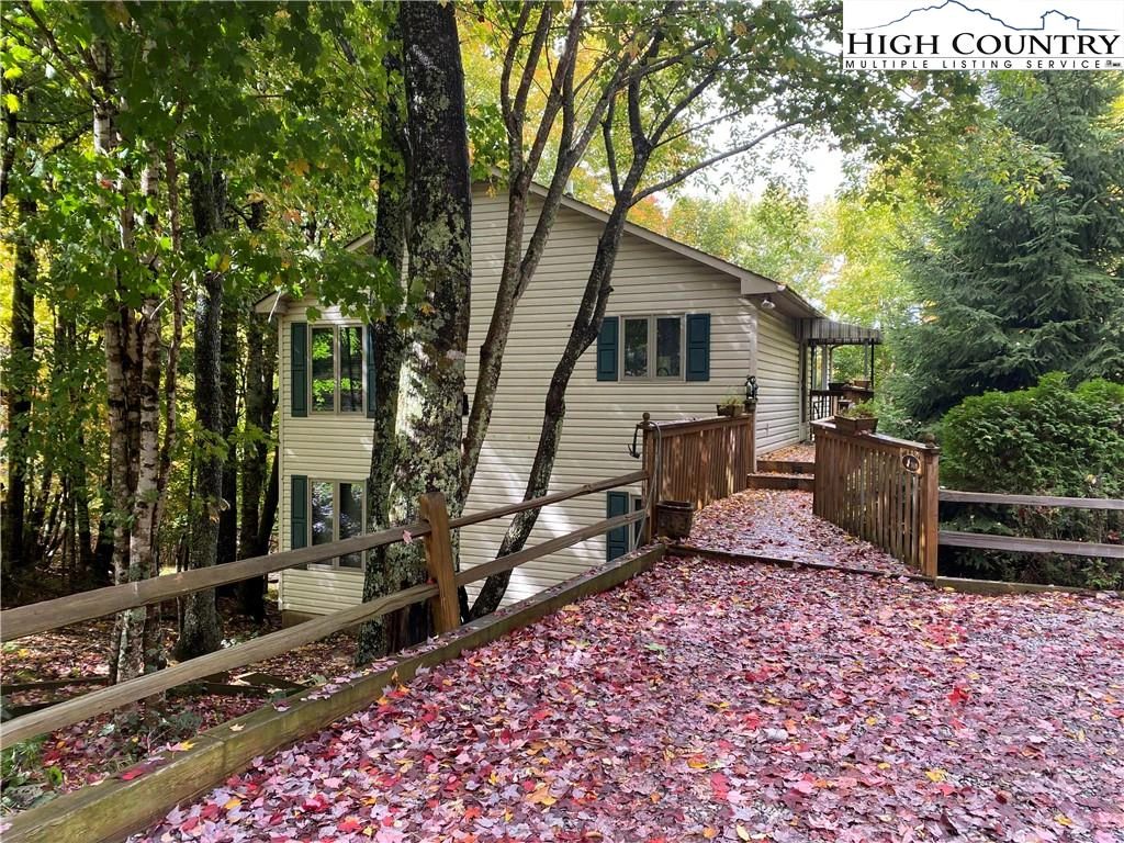 Image number 1 for the current listing