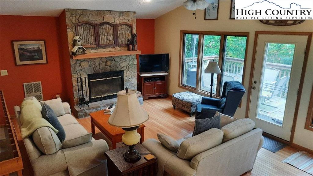 Image number 5 for the current listing
