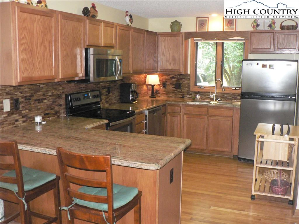 Image number 6 for the current listing
