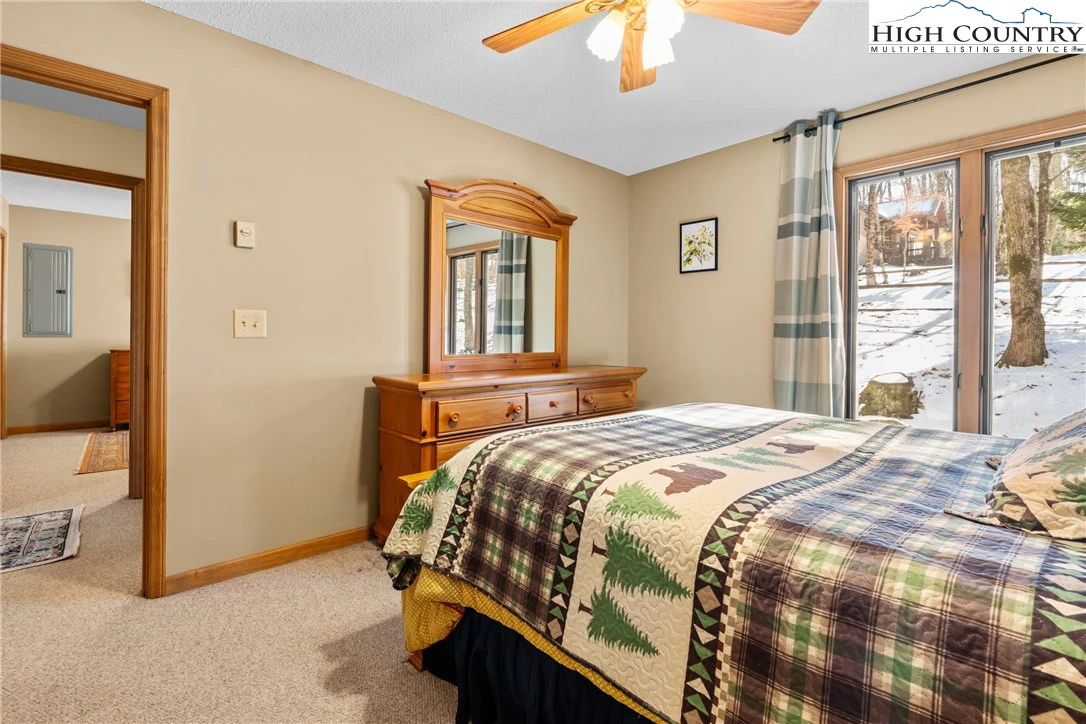 Image number 11 for the current listing