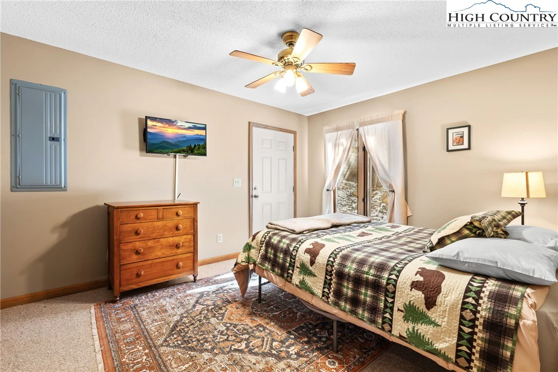 Image number 14 for the current listing