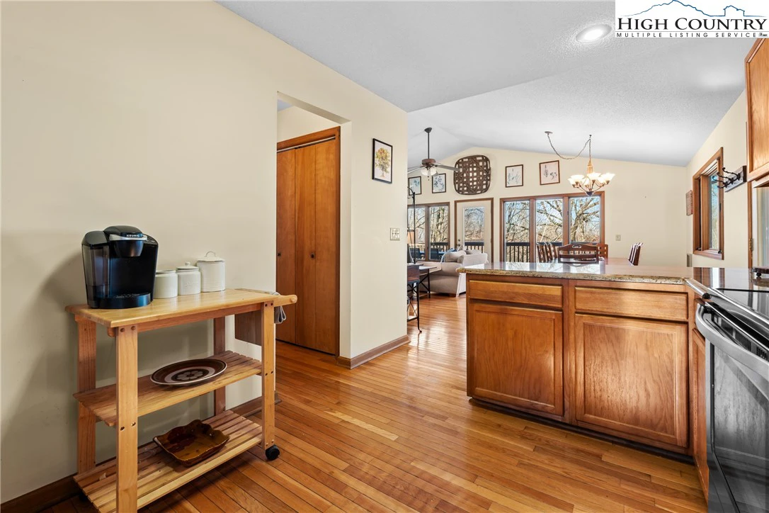 Image number 10 for the current listing