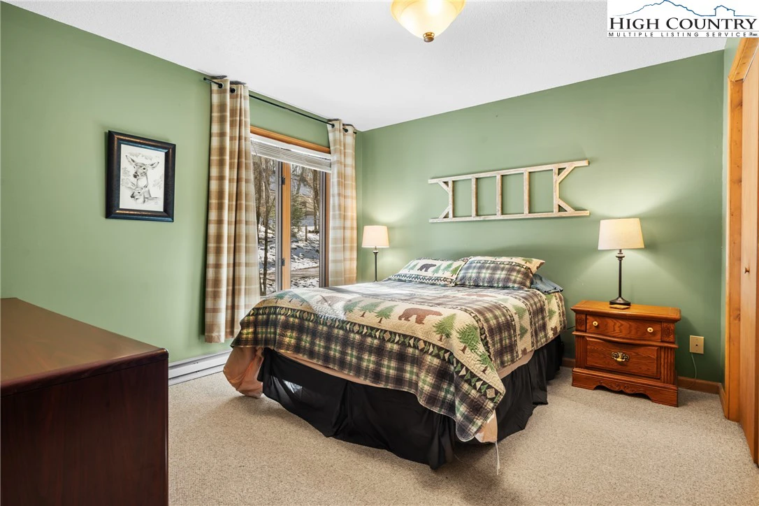 Image number 4 for the current listing