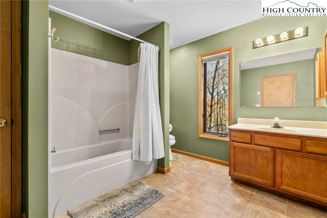 Image number 9 for the current listing