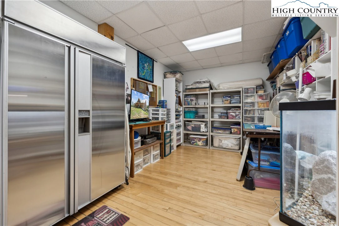 Image number 2 for the current listing