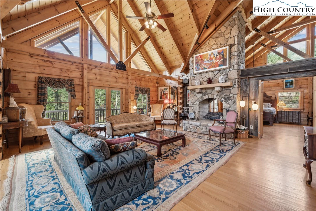 Image number 1 for the current listing