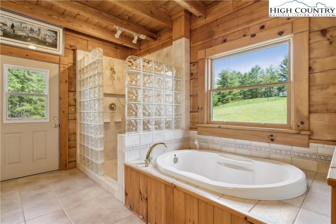 Image number 3 for the current listing