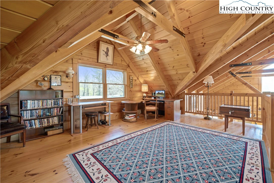Image number 4 for the current listing